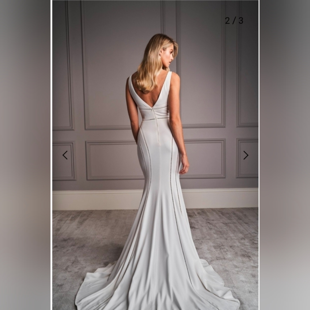 Elegant White Evening Gown - Picture 8 of 12